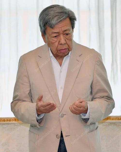 SULTAN SHARAFUDDIN IDRIS SHAH