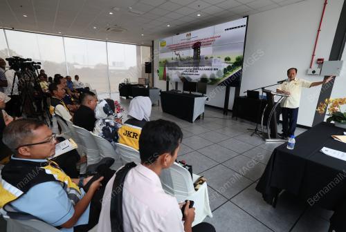 DATUK SERI AHMAD MASLAN