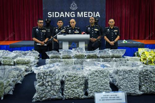 DATUK SHAZELI KAHAR