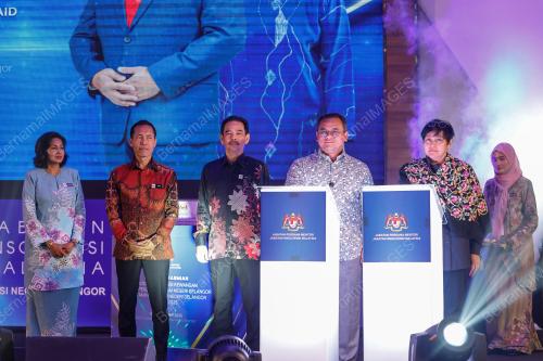 DATUK SERI AMIRUDIN SHARI