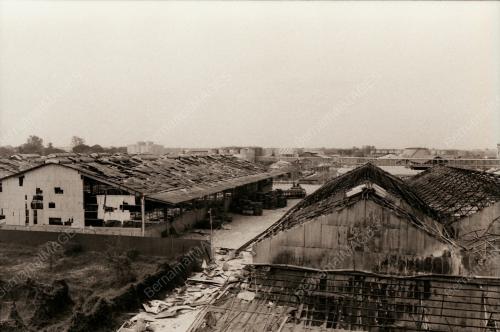 MEMPERBAIKI RUMAH ROSAK