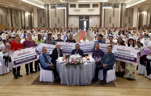 DATUK SERI AMIRUDIN SHARI