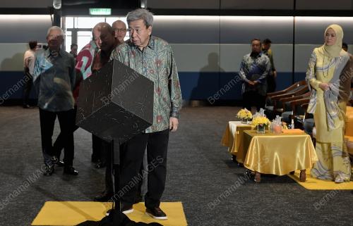 SULTAN SELANGOR SULTAN SHARAFUDDIN IDRIS SHAH