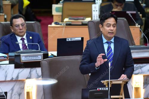 DR MOHAMMAD FAHMI NGAH