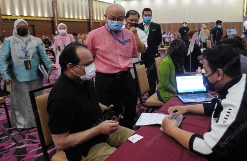 DATUK DR SHA'ARI NGADIMAN