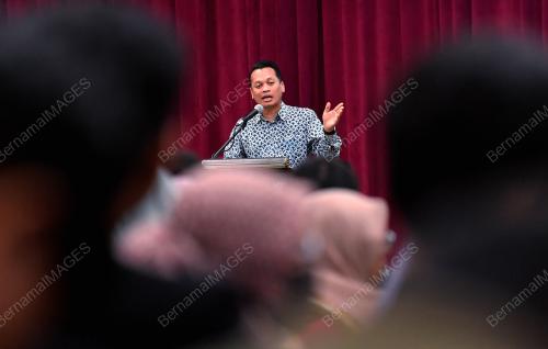 NIK NAZMI NIK AHMAD