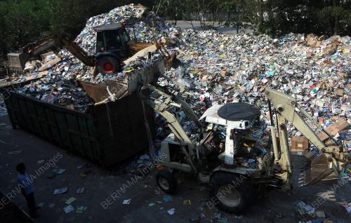 TINJAUAN GUDANG BUKU SELEPAS DILANDA BANJIR