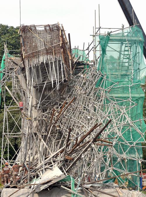 RUNTUHAN PERANCAH PEMBINAAN LALUAN TRANSIT ALIRAN RINGAN (LRT) 3