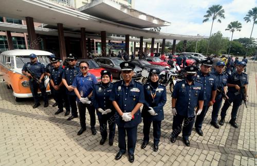 SITAAN KERETA MEWAH OLEH KASTAM