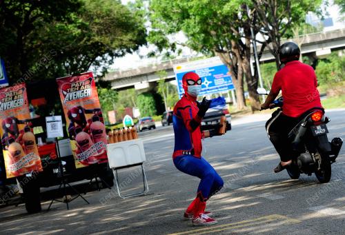 PENJUAL PATI TEH AIS MENJELANG SEKATAN PERGERAKAN PENUH