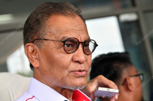 DATUK SERI DR DZULKEFLY AHMAD