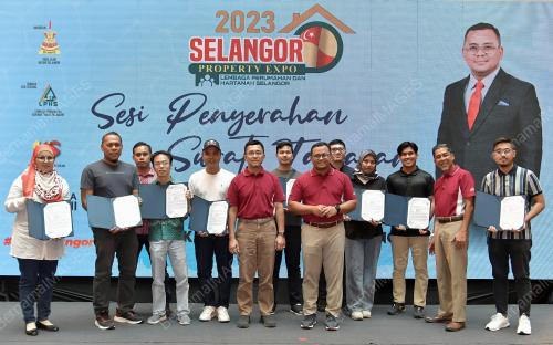 DATUK SERI AMIRUDIN SHARI