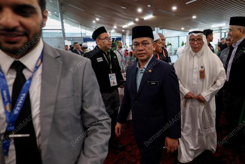 DATUK DR MOHD NA'IM MOKHTAR