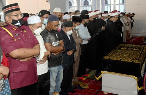 SOLAT JENAZAH BEKAS MENTERI BESAR SELANGOR