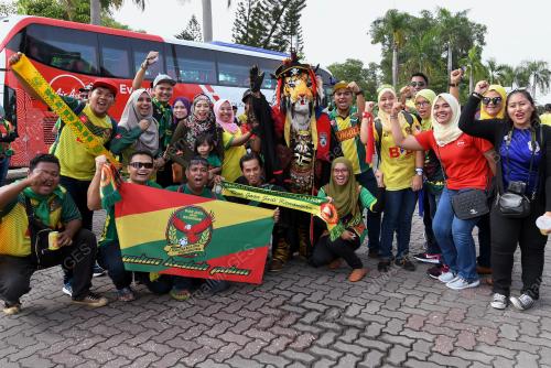 SG12_04112017_PENYOKONG_BN201710037243