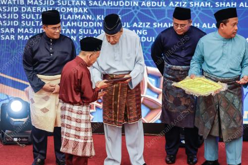 SULTAN SHARAFUDDIN IDRIS SHAH