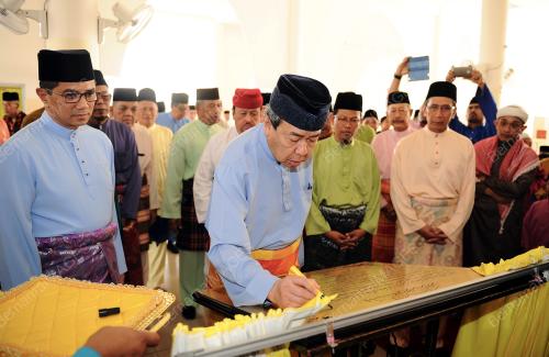 SG12_05122014_SULTAN_RASMI