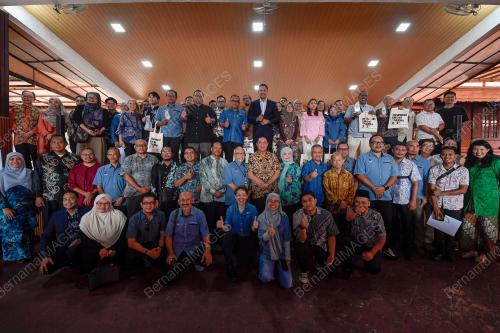 PAMERAN EKSPRESI EMOSI WARNA 2025
