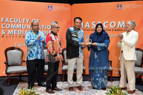 PERASMIAN DAN PENUTUPAN FESTIVAL KOMUNIKASI DAN MEDIA