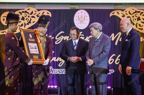 SULTAN SHARAFUDDIN IDRIS SHAH