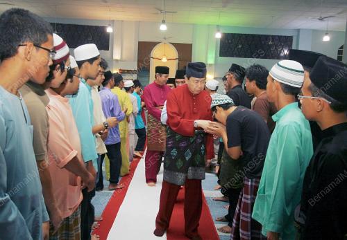 SULTAN SHARAFUDDIN IDRIS SHAH