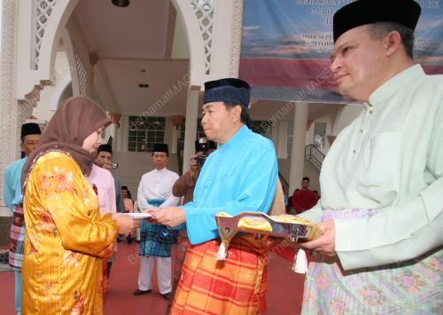 SULTAN SHARAFUDDIN IDRIS SHAH