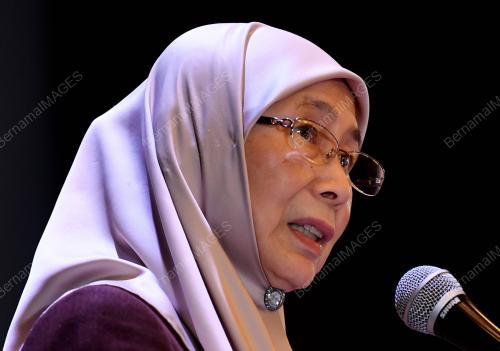 DATUK SERI DR WAN AZIZAH WAN ISMAIL