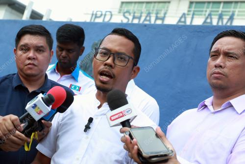 KETUA AMK SELANGOR BUAT LAPORAN POLIS