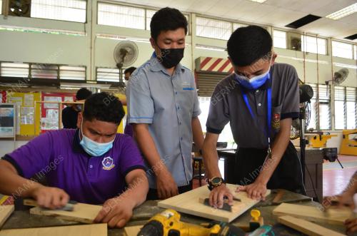 PELAJAR KHAS VOKASIONAL