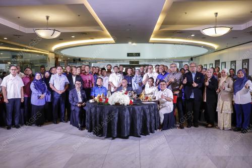 DATUK SERI AMIRUDIN SHARI