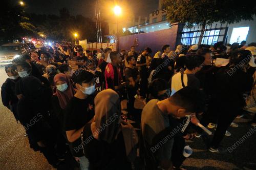 ORANG RAMAI HANTAR BORANG KEBENARAN RENTAS NEGERI (COVID-19)