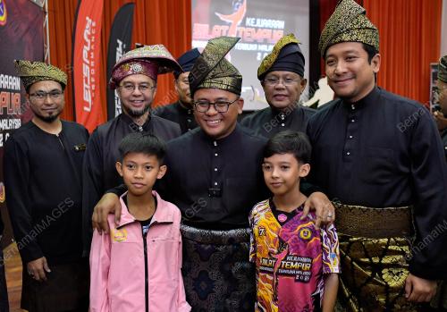 DATUK SERI AMIRUDIN SHARI