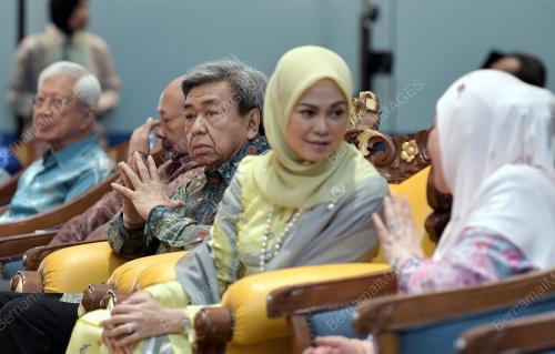SULTAN SELANGOR SULTAN SHARAFUDDIN IDRIS SHAH