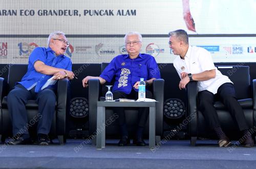 DATUK SERI ISMAIL SABRI YAAKOB