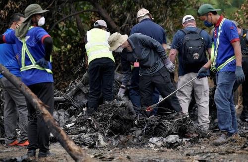 NSTB DAN FAA MEMBUAT SIASATAN DI LOKASI PESAWAT TERHEMPAS