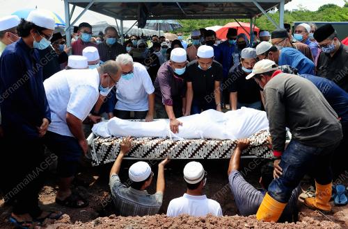 PENGKEBUMIAN JENAZAH BEKAS MENTERI BESAR TERENGGANU