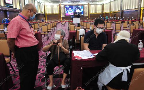 DATUK DR SHA'ARI NGADIMAN