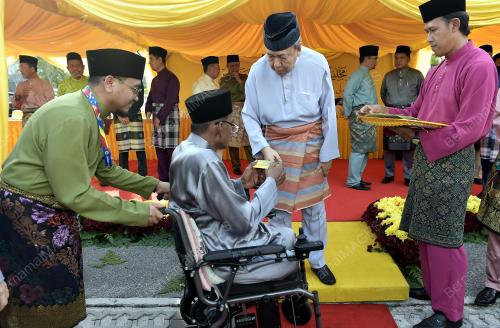 SULTAN SHARAFUDDIN IDRIS SHAH