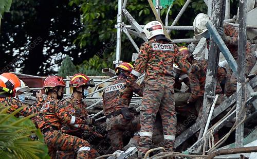 RUNTUHAN PERANCAH PEMBINAAN LALUAN TRANSIT ALIRAN RINGAN (LRT) 3