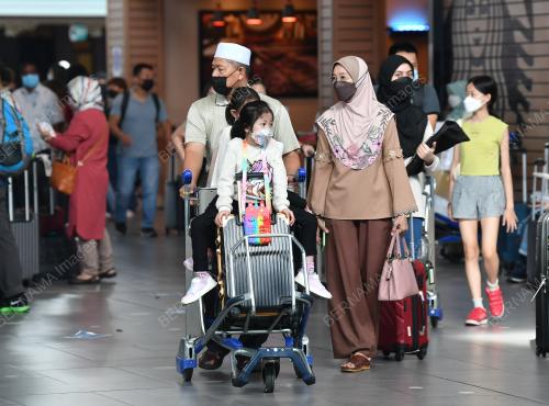 TINJAUAN WARGA KOTA PULANG KE KAMPUNG HALAMAN