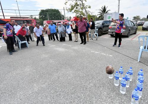 DATUK SERI DR DZULKEFLY AHMAD