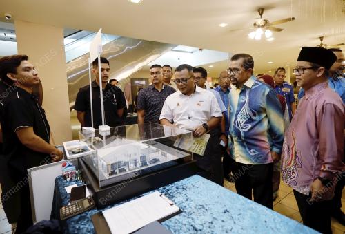 DATUK SERI AMIRUDIN SHARI