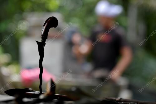 PEMBUATAN KERIS WARISAN MELAYU