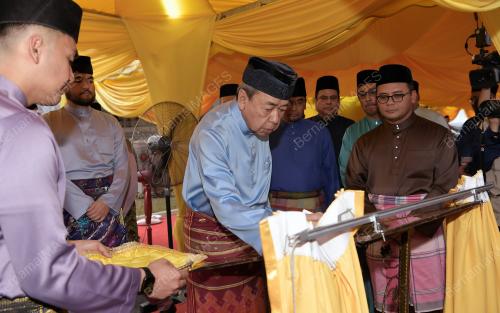 SULTAN SELANGOR SULTAN SHARAFUDDIN IDRIS SHAH
