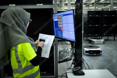 MAERSK'S MEGA DISTRIBUTION CENTRE