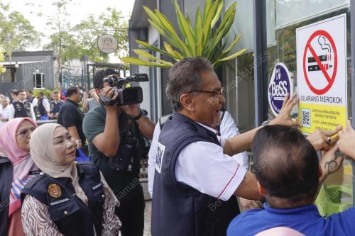 DATUK SERI DR DZULKEFLY AHMAD