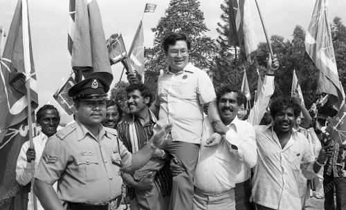 HARI PENAMAAN CALON PETALING