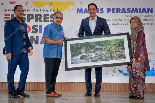 PAMERAN EKSPRESI EMOSI WARNA 2025