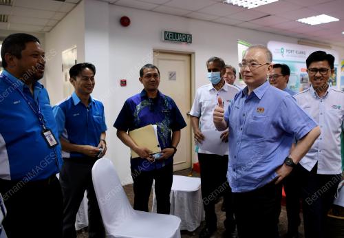 DATUK SERI DR WEE KA SIONG
