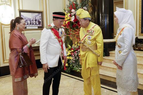 SULTAN SHARAFUDDIN IDRIS SHAH